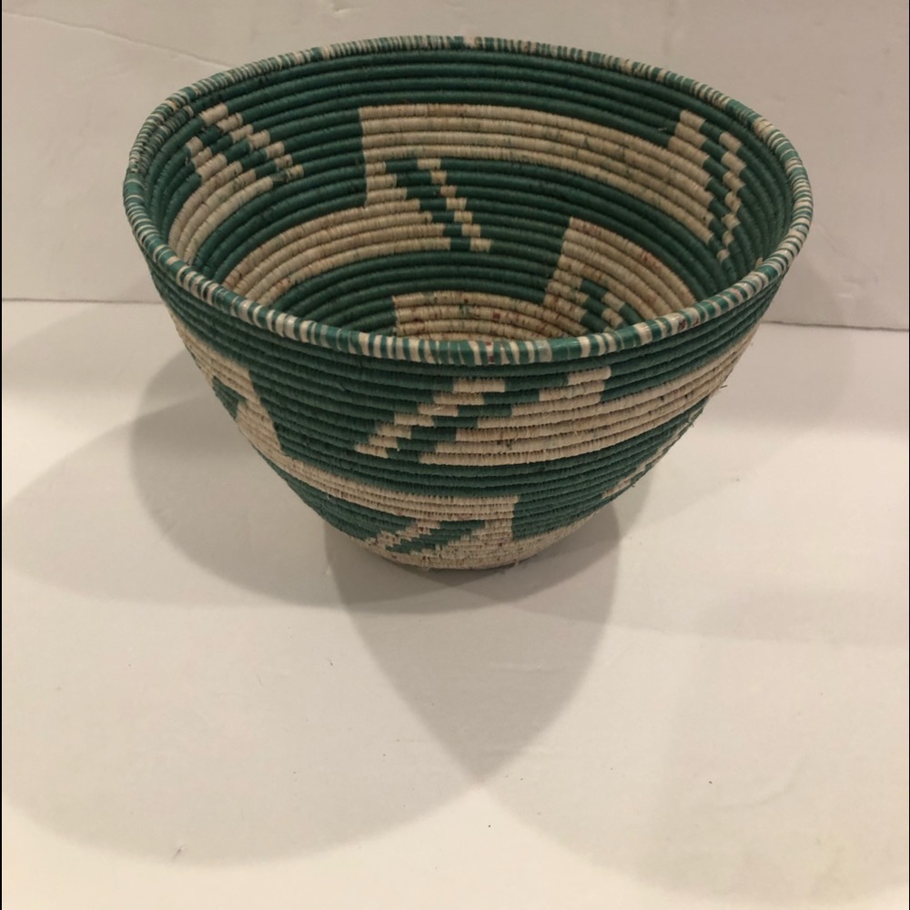 Hand woven basket/planter